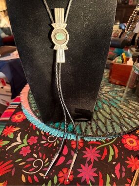 Native American Made Bolo Tie Twin Arrows